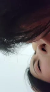 大舌头妹后继前来赴约一边舌吻一边操感到很满足