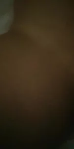 骚逼先用假屌插她