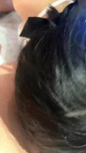 让女友体验极致的刺激，绿帽男友约好友到酒店体验女友最私密的服务